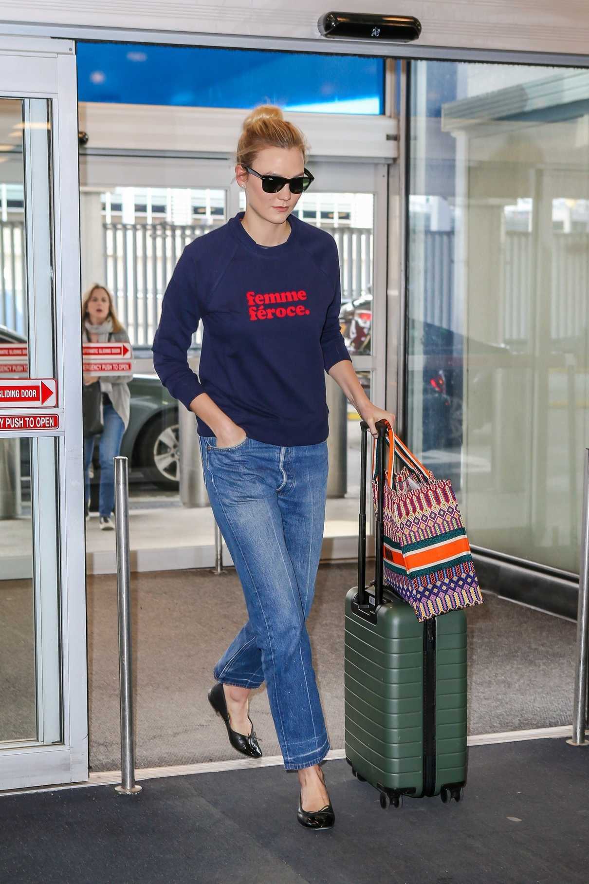 Karlie Kloss Was Spotted at JFK Airport in NYC 03/16/2018-4