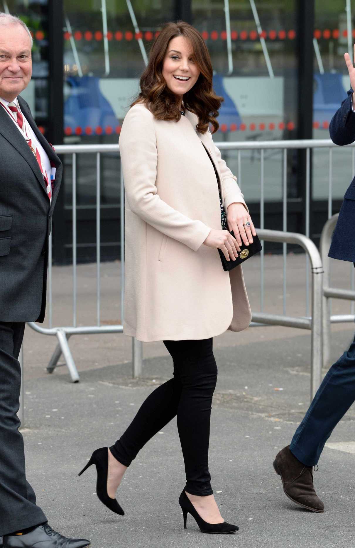 Kate Middleton Visits SportsAid at the Copperbox Arena in London 03/22/2018-2