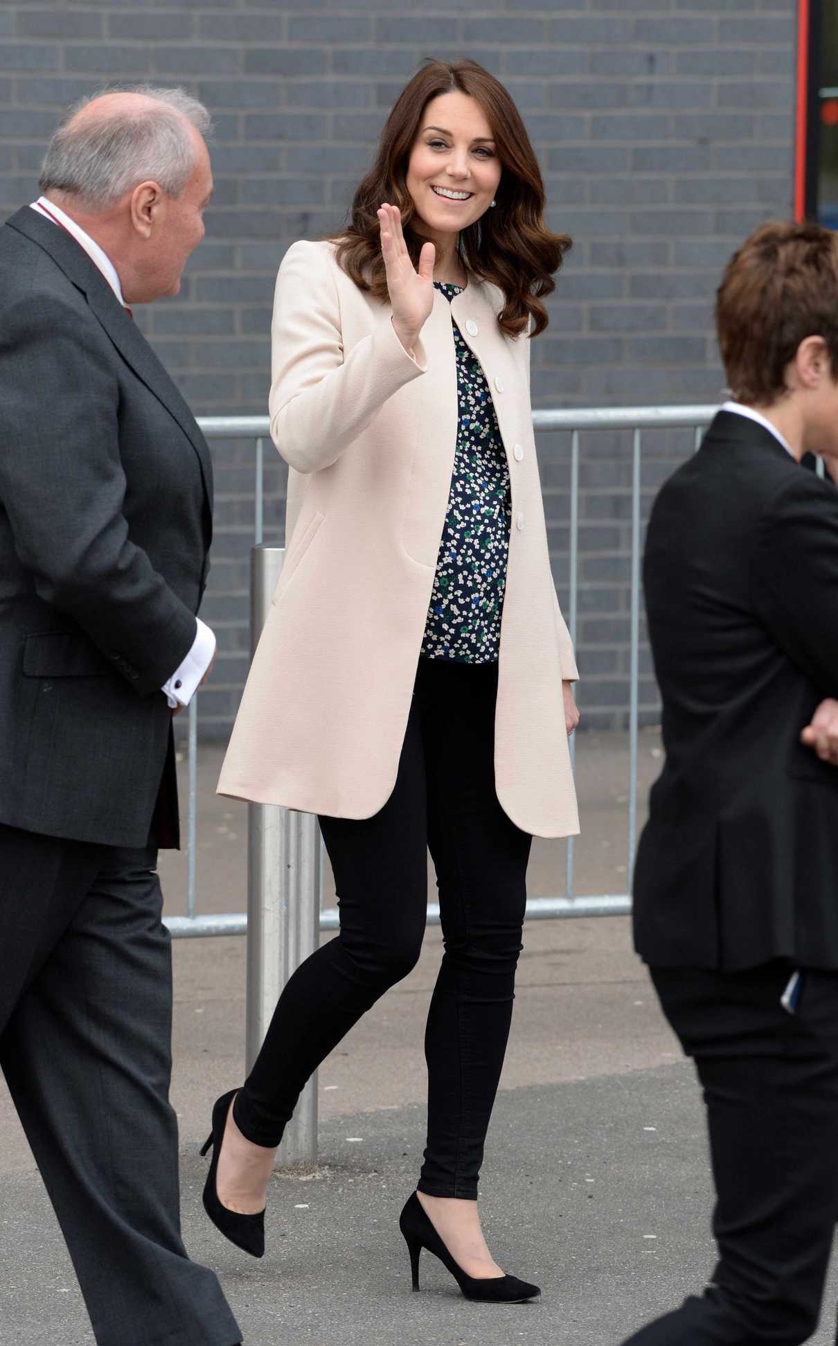 Kate Middleton Visits SportsAid at the Copperbox Arena in London 03/22/2018-3