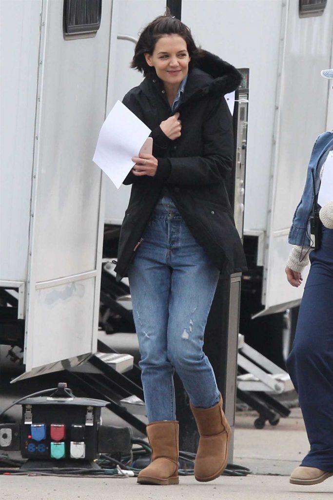 Katie Holmes on the Set of the Untitled FBI/Fox Project in Chicago 03/29/2018-1