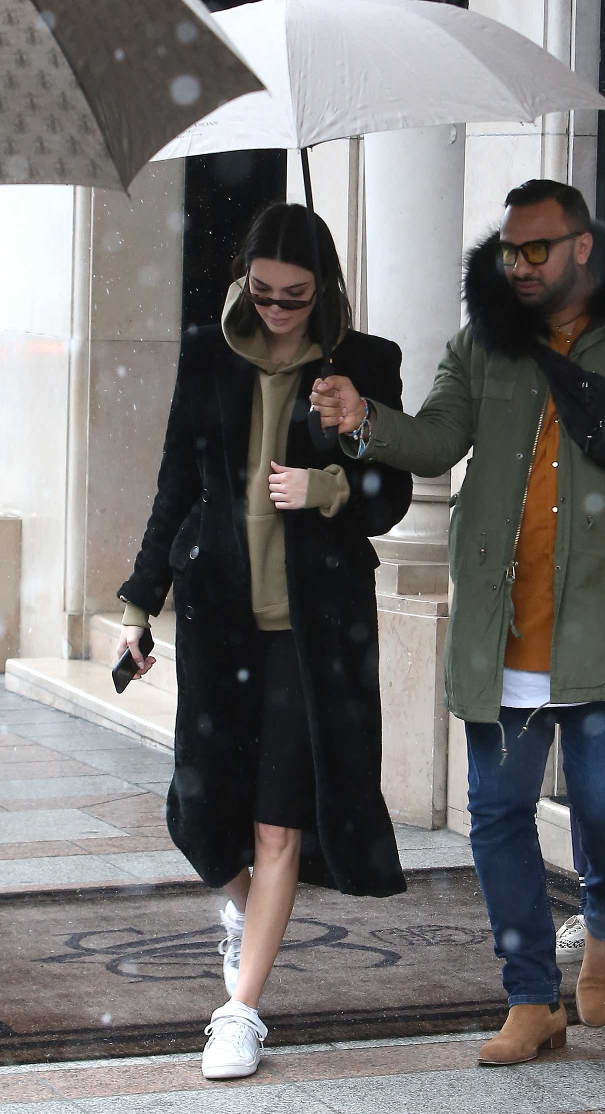 Kendall Jenner Leaves from Her Hotel in Snowstorm in Paris 03/19/2018-4