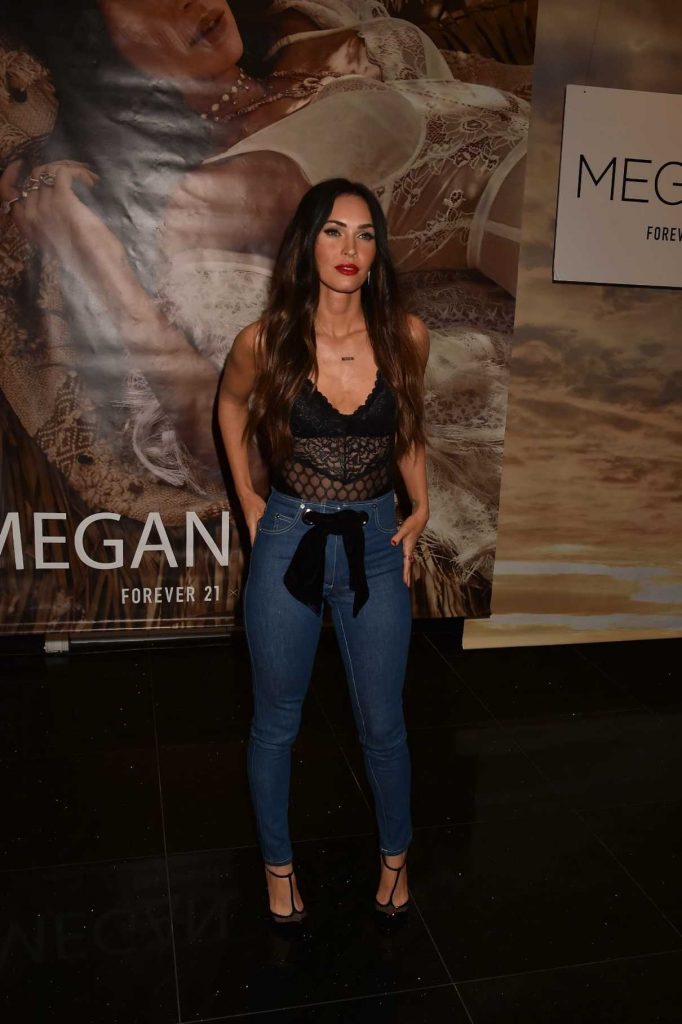 Megan Fox Promotes Forever 21 in Glendale 03/23/2018-1