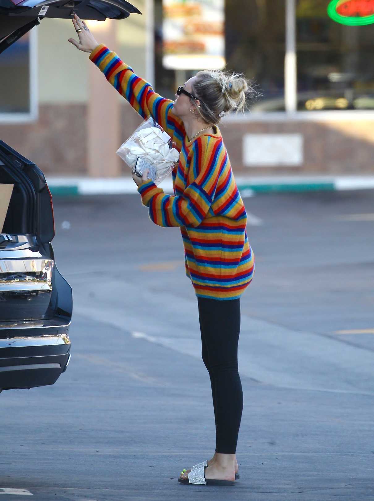Miley Cyrus Goes to Party City in Porter Ranch 03/01/2018-5