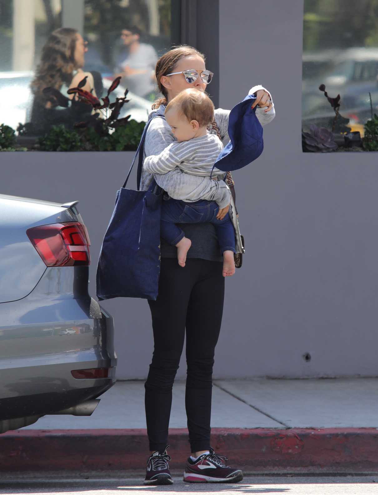 Natalie Portman Arrives at Vegetarian Restaurant in West Hollywood 03/23/2018-5