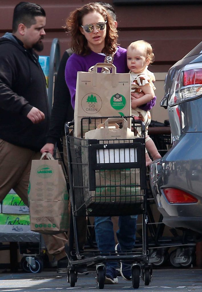 Natalie Portman Goes Shopping in Los Angeles 03/12/2018-1