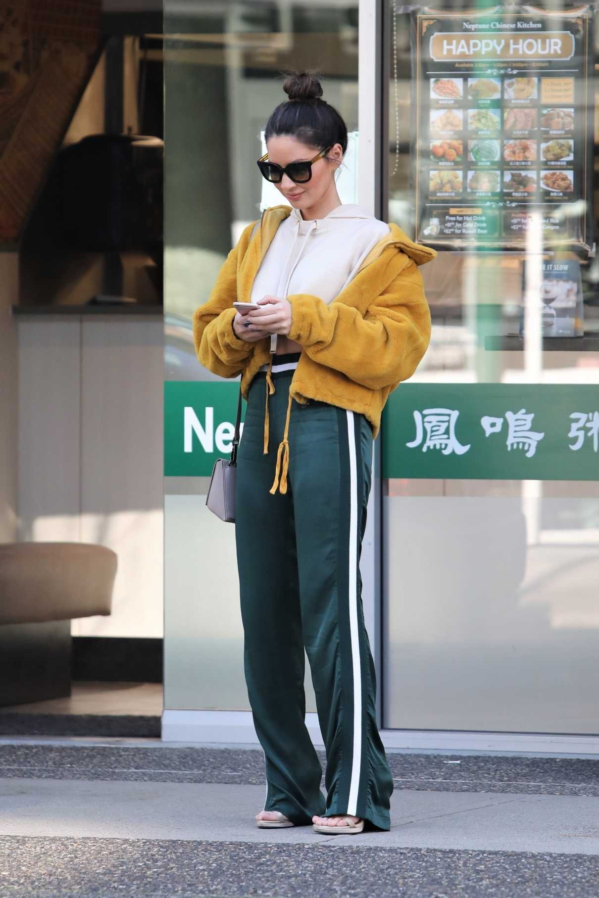 Olivia Munn Chatted on the Phone in Vancouver 03/27/2018-3