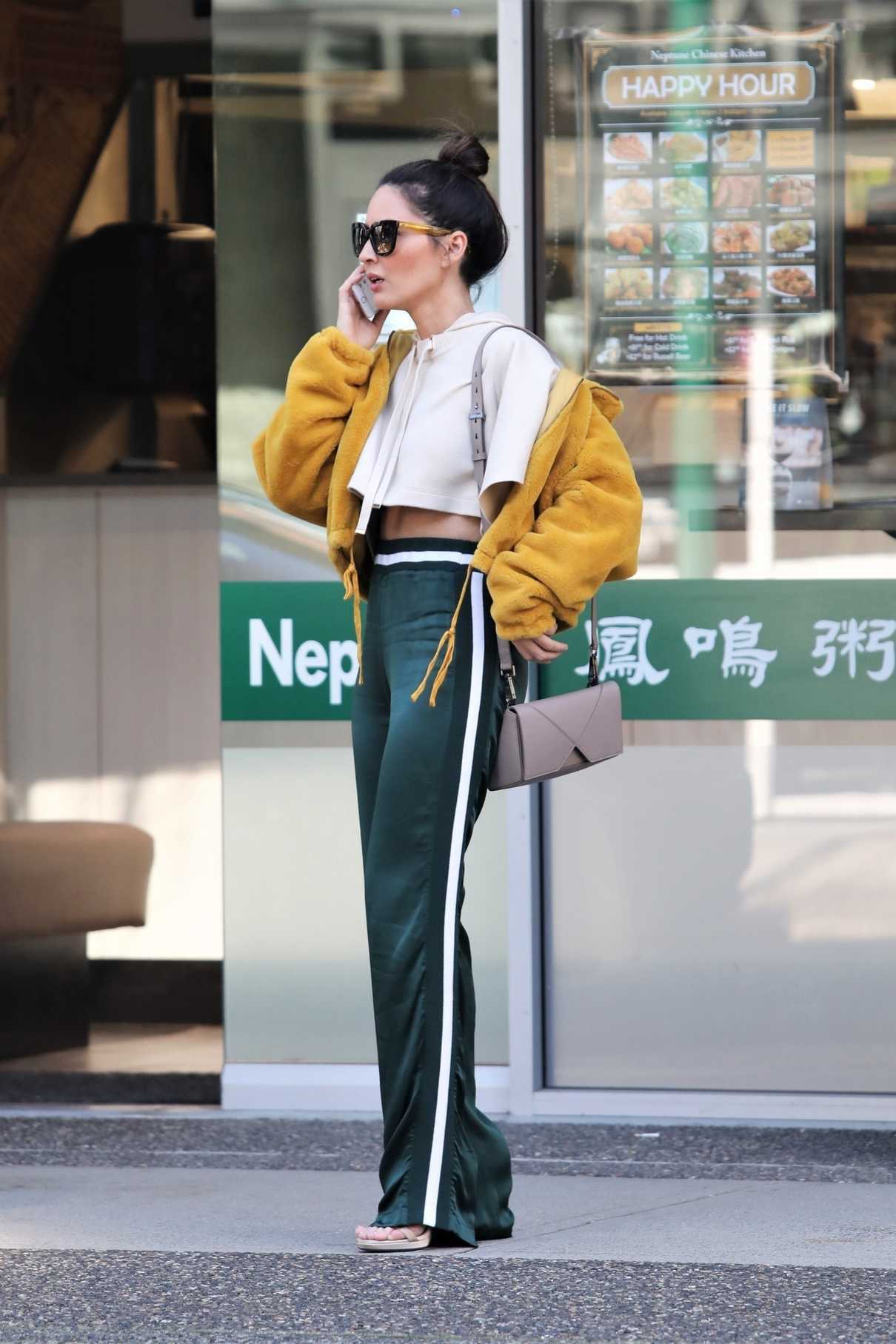 Olivia Munn Chatted on the Phone in Vancouver 03/27/2018-4