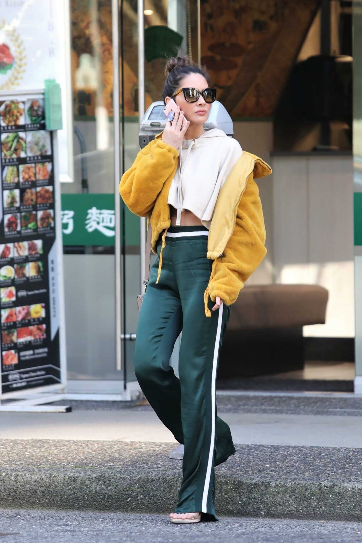 Olivia Munn Chatted on the Phone in Vancouver 03/27/2018-5