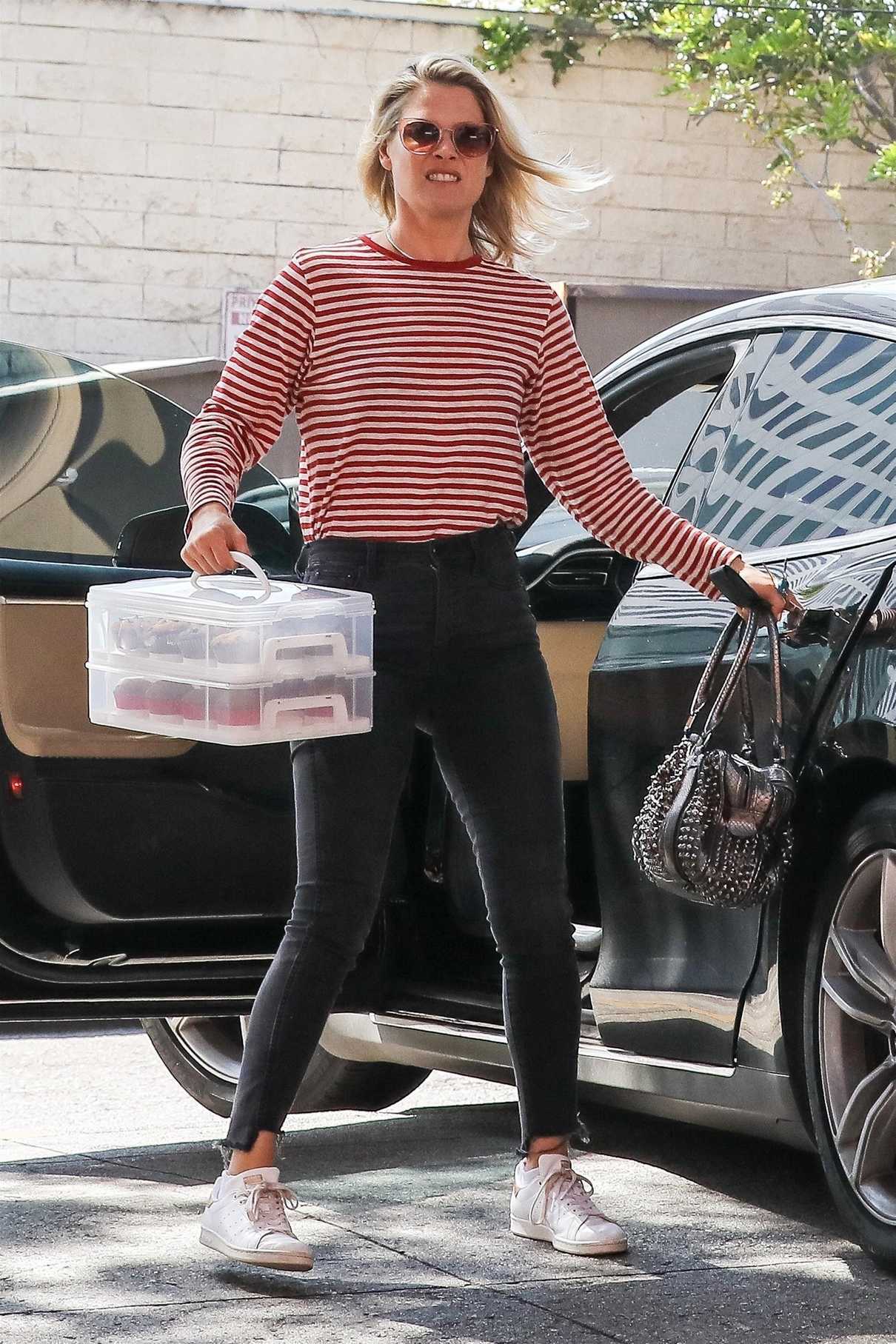 Ali Larter Arrives at the Coral Tree Cafe in Beverly Hills 04/23/2018-2