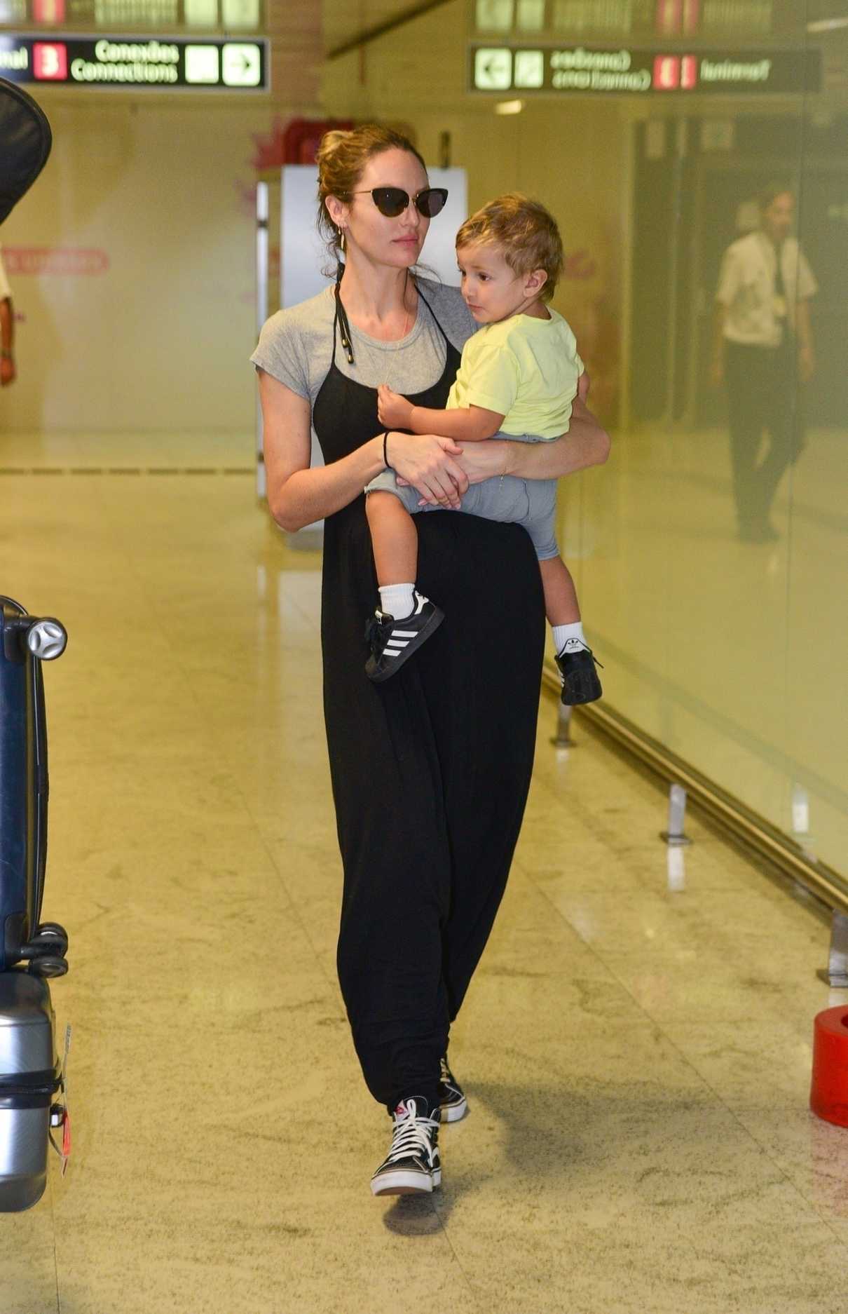 Candice Swanepoel Was Spotted at Guarulhos International Airport in Sao Paulo 03/31/2018-4