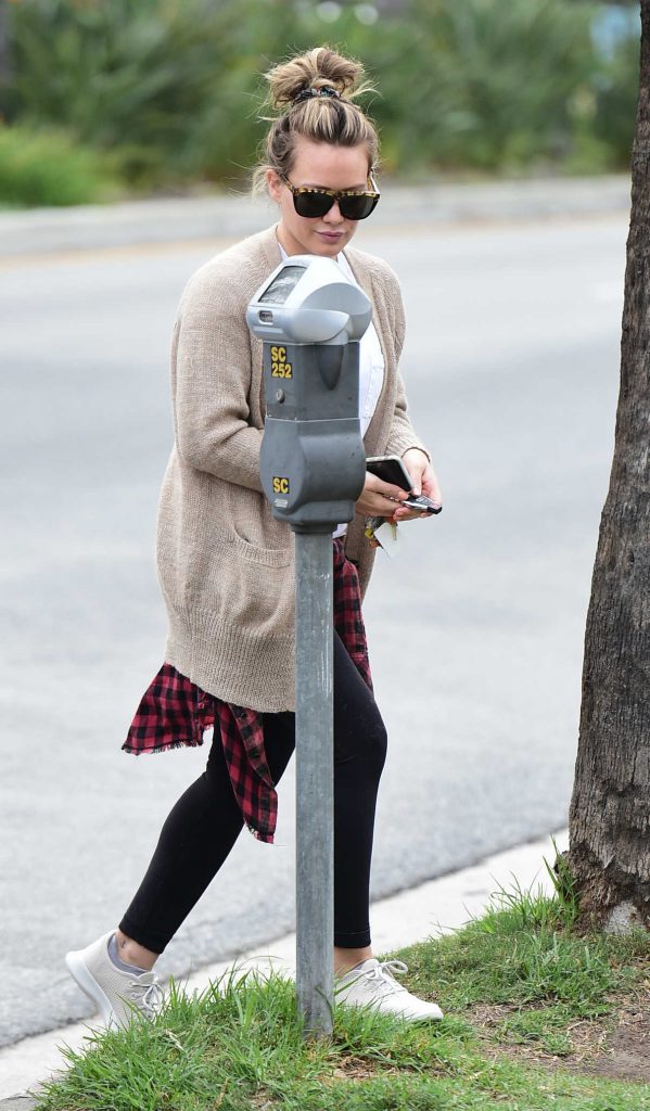 Hilary Duff Pays the Parking Meter in Los Angeles 04/07/2018-1