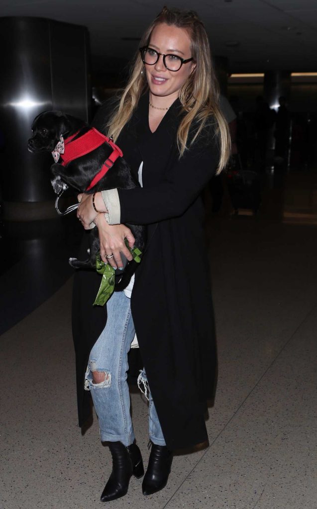 Hilary Duff Was Spotted with Her Puppy at LAX Airport in LA 04/12/2018-1