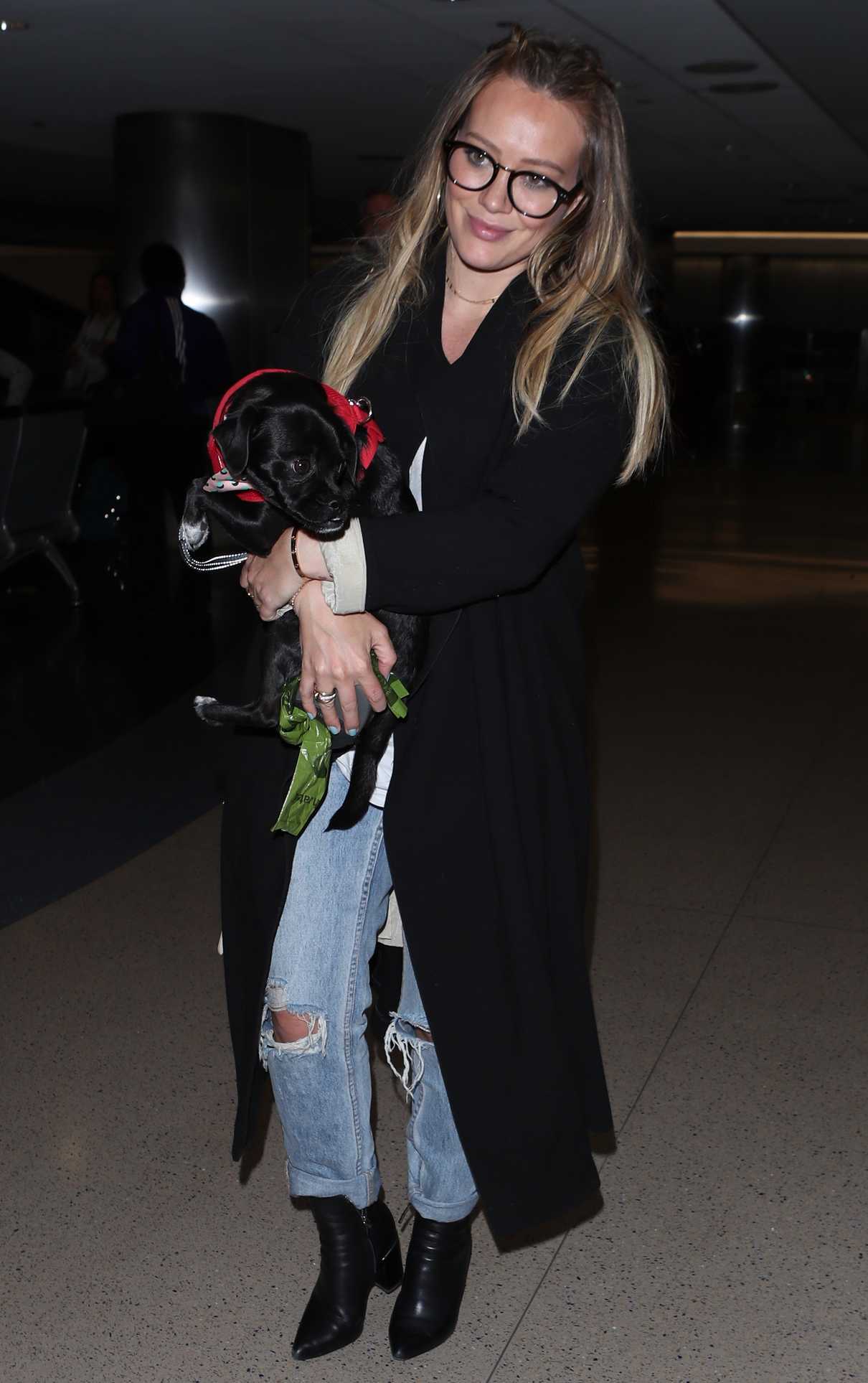 Hilary Duff Was Spotted with Her Puppy at LAX Airport in LA 04/12/2018-2