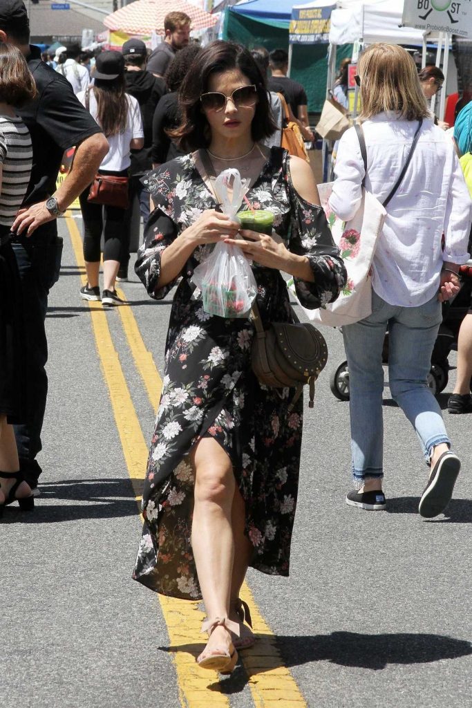 Jenna Dewan Was Seen with Her Daughter Everly at the Farmer's Market in Los Angeles 04/22/2018-1