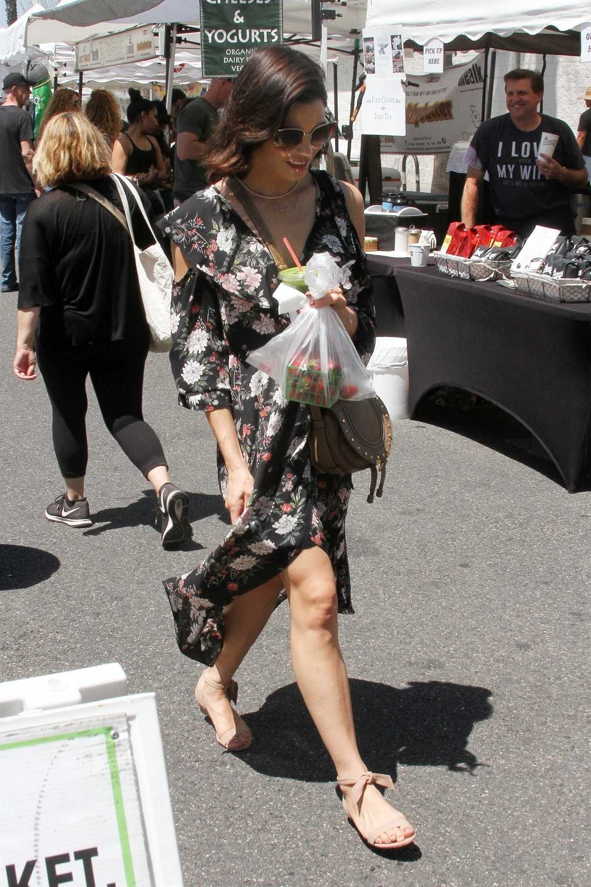 Jenna Dewan Was Seen with Her Daughter Everly at the Farmer's Market in Los Angeles 04/22/2018-2