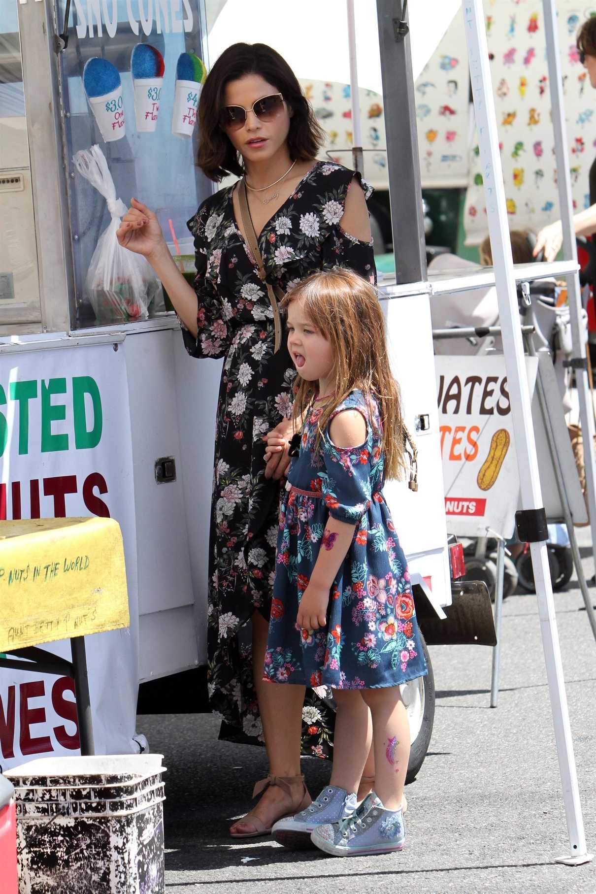 Jenna Dewan Was Seen With Her Daughter Everly At The Farmers Market In Los Angeles 04222018 4