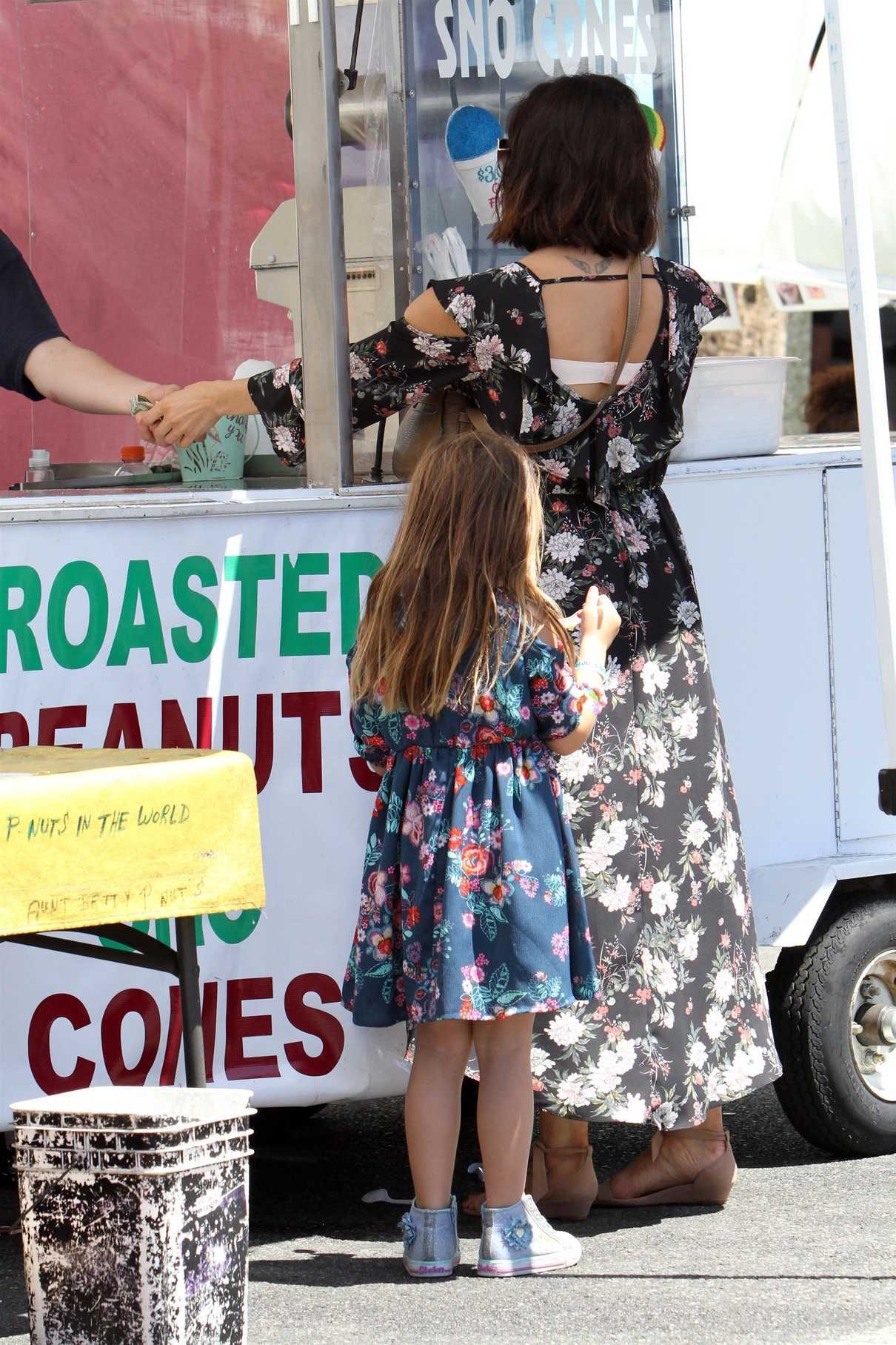 Jenna Dewan Was Seen With Her Daughter Everly At The Farmers Market In Los Angeles 04222018 5