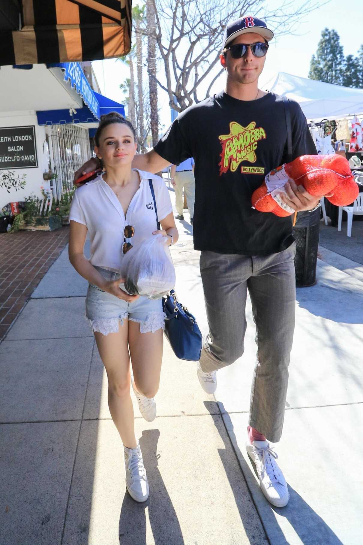 Joey King Goes to the Farmers Market with Her Boyfriend in LA 04/22/2018-3