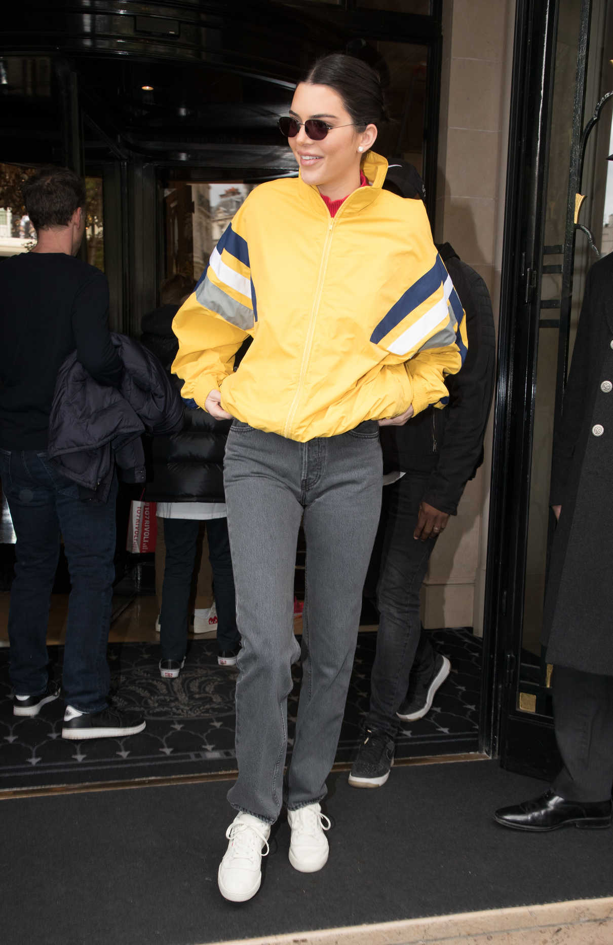 Kendall Jenner Leaves Her Hotel in Paris 04/04/2018-2