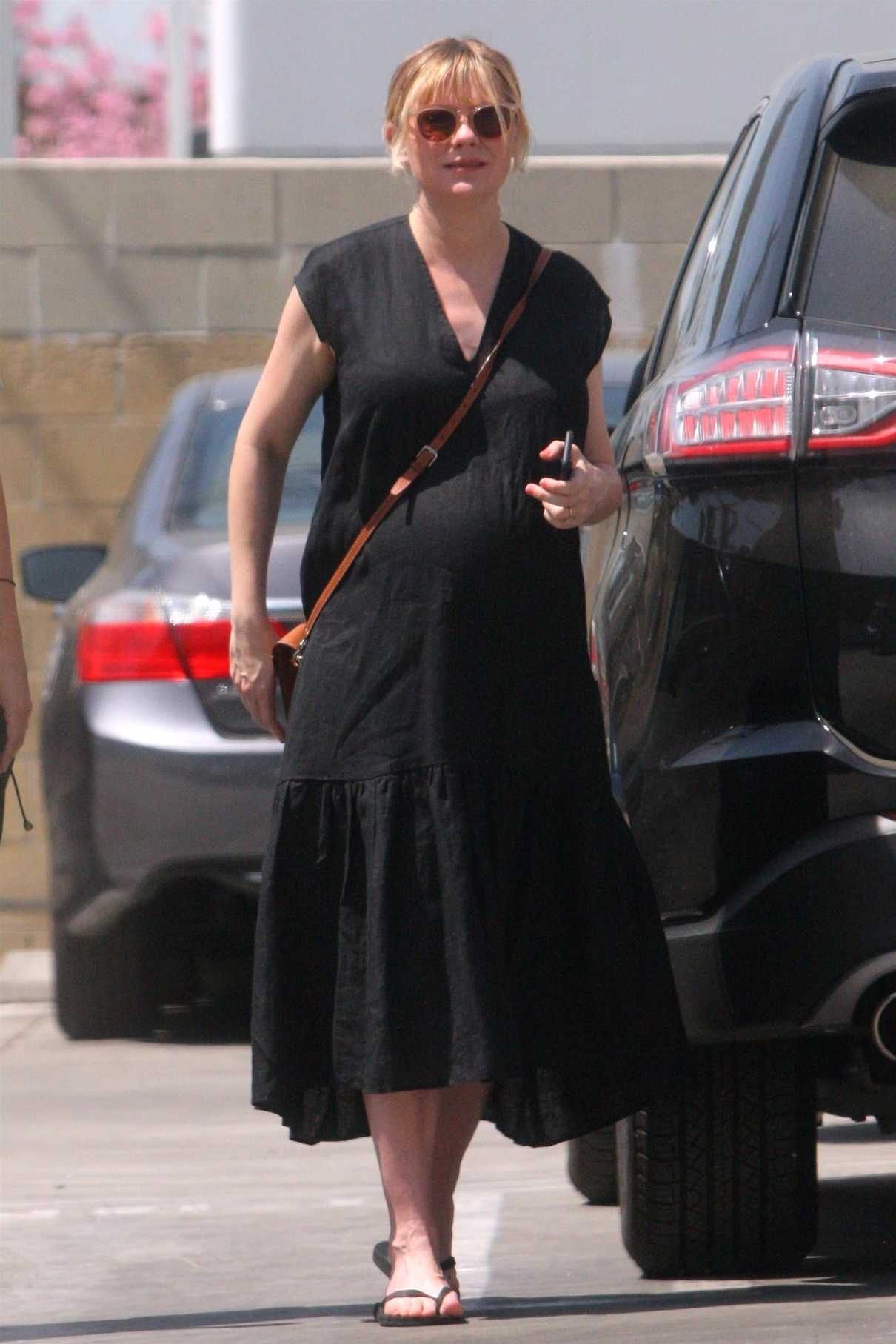 Kirsten Dunst Was Spotted Out in Los Angeles 04/10/2018-2