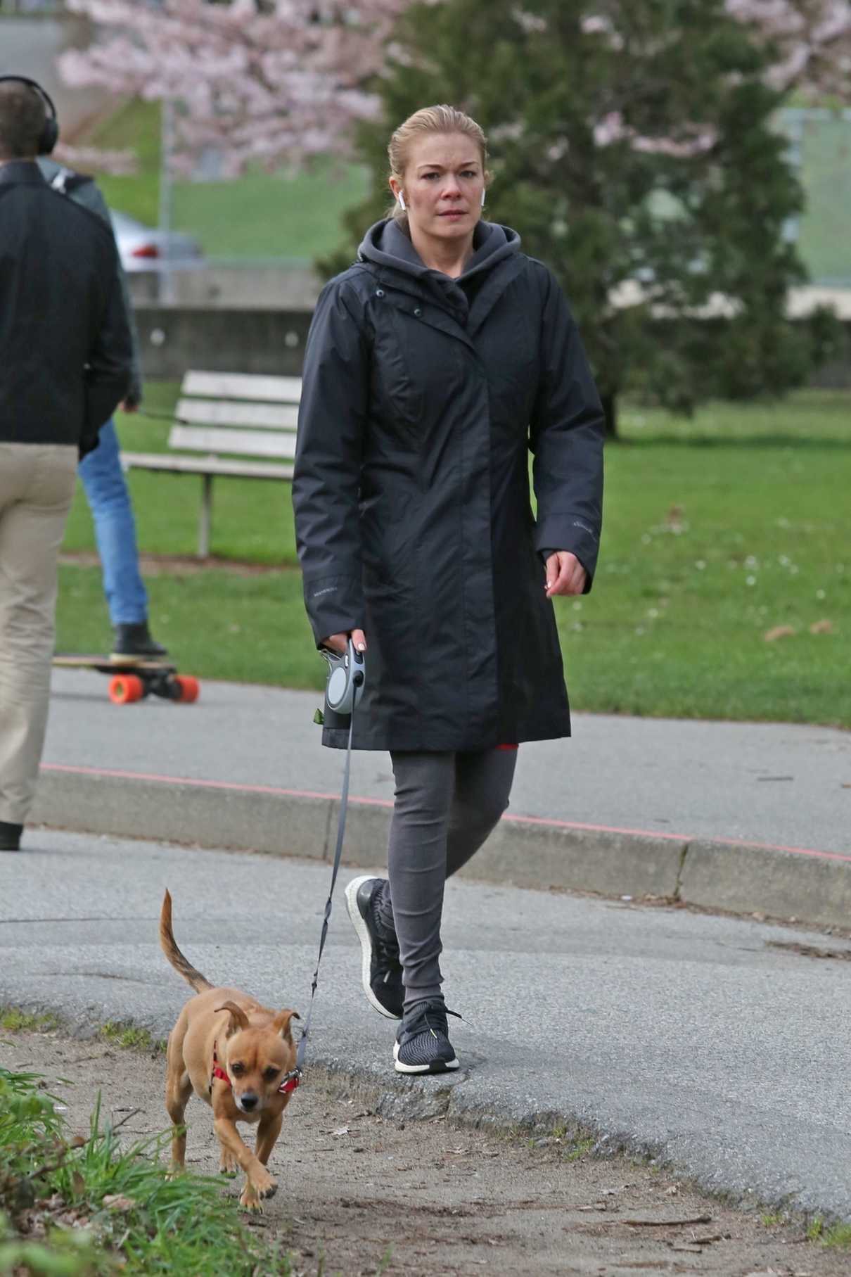 LeAnn Rimes Takes Her Dogs for a Walk in Vancouver 04/10/2018-2