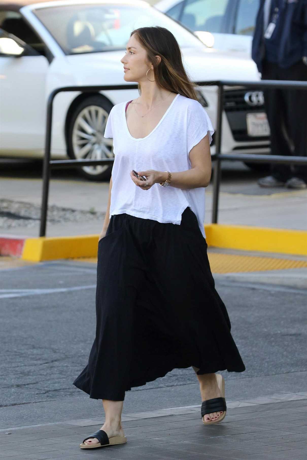 Minka Kelly Takes Her Dog to the Pet Salon in Los Angeles 04/18/2018-4