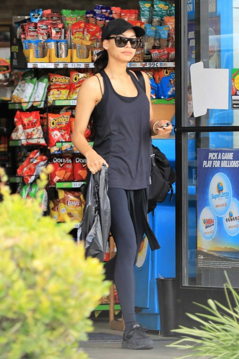 Naya Rivera Stops for Some Fuel on Her Way to the Gym in Los Angeles 04