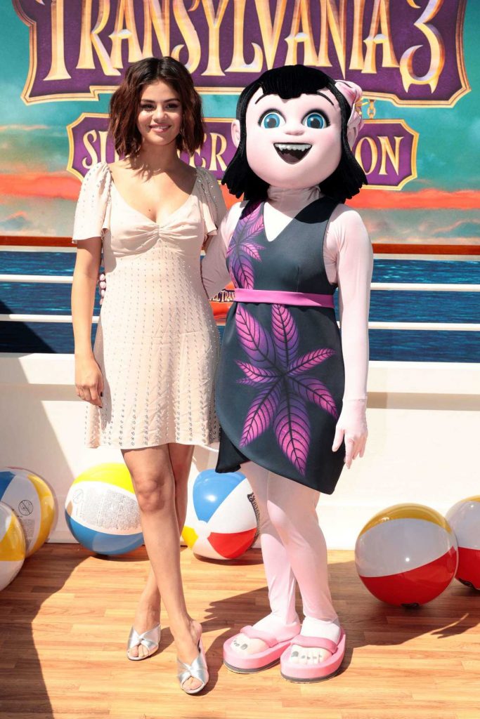 Selena Gomez at the Hotel Transylvania 3: Summer Vacation Photocall at Sony Pictures Studios in Culver City 04/11/2018-1