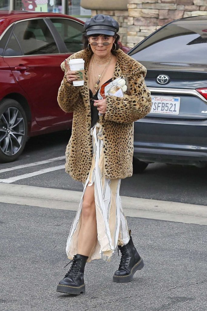 Vanessa Hudgens Stops at Starbucks in Los Angeles 04/19/2018-1