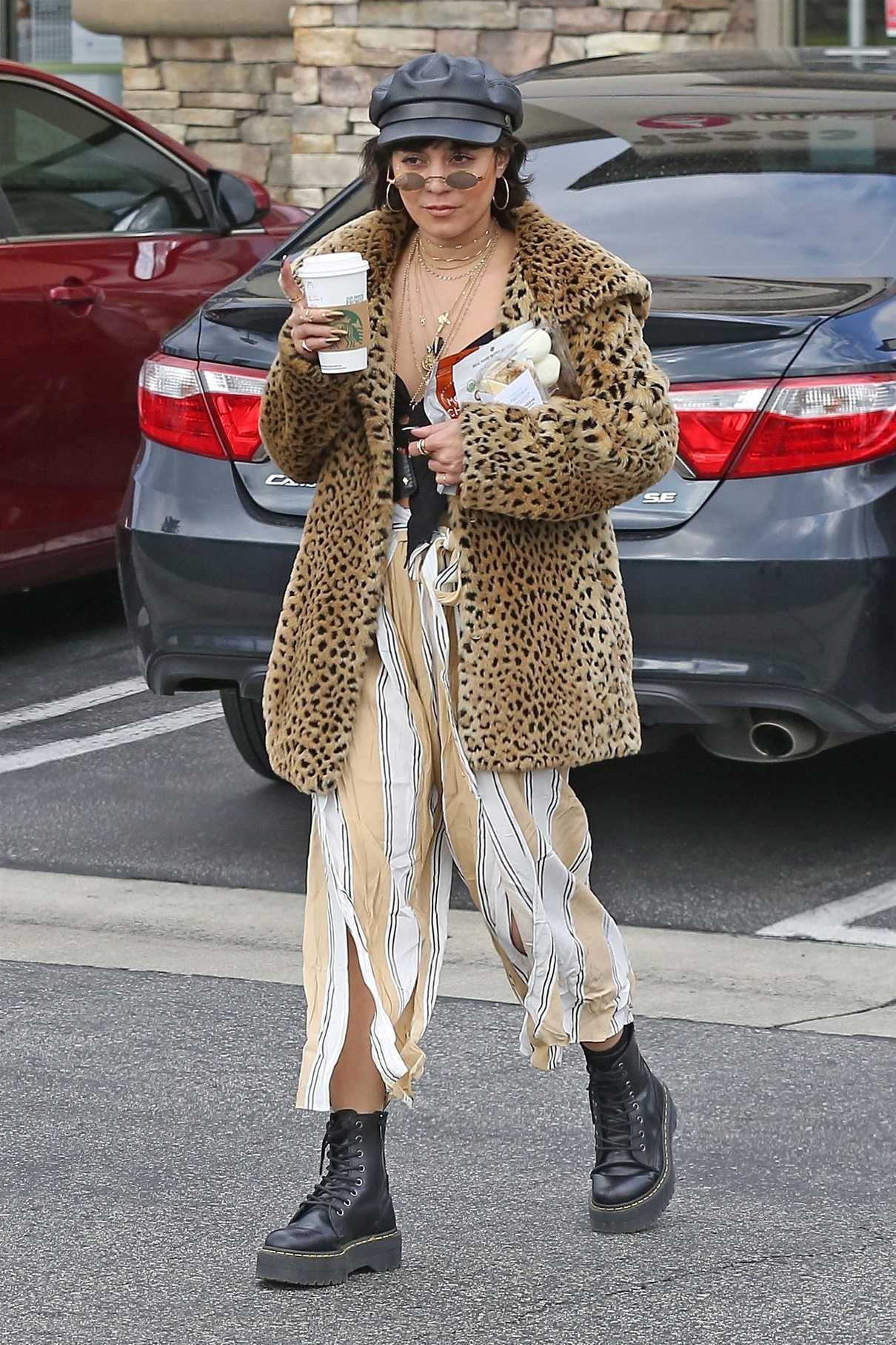 Vanessa Hudgens Stops at Starbucks in Los Angeles 04/19/2018-3