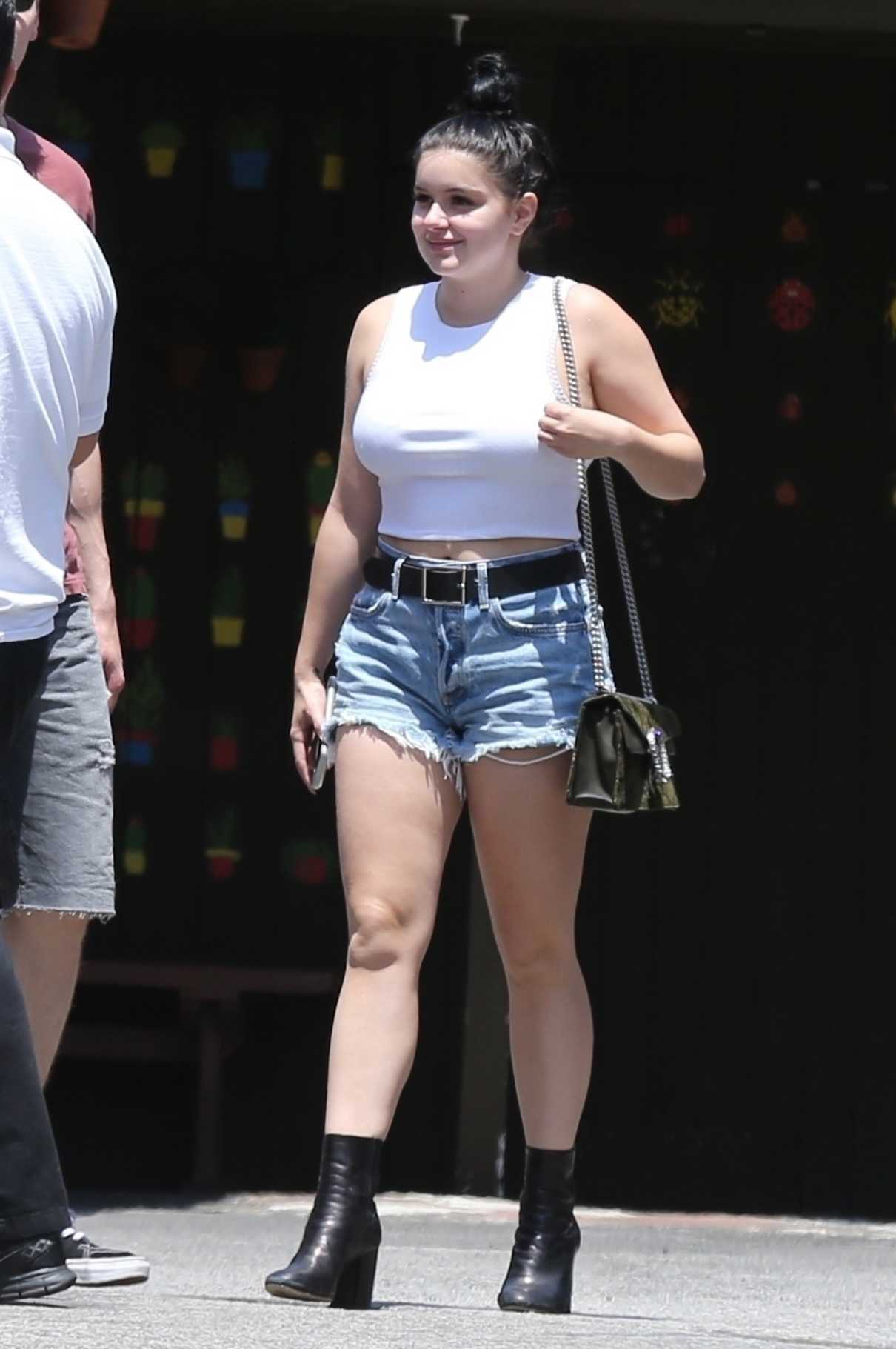 Ariel Winter Was Seen Out in Los Angeles 05/15/2018-2