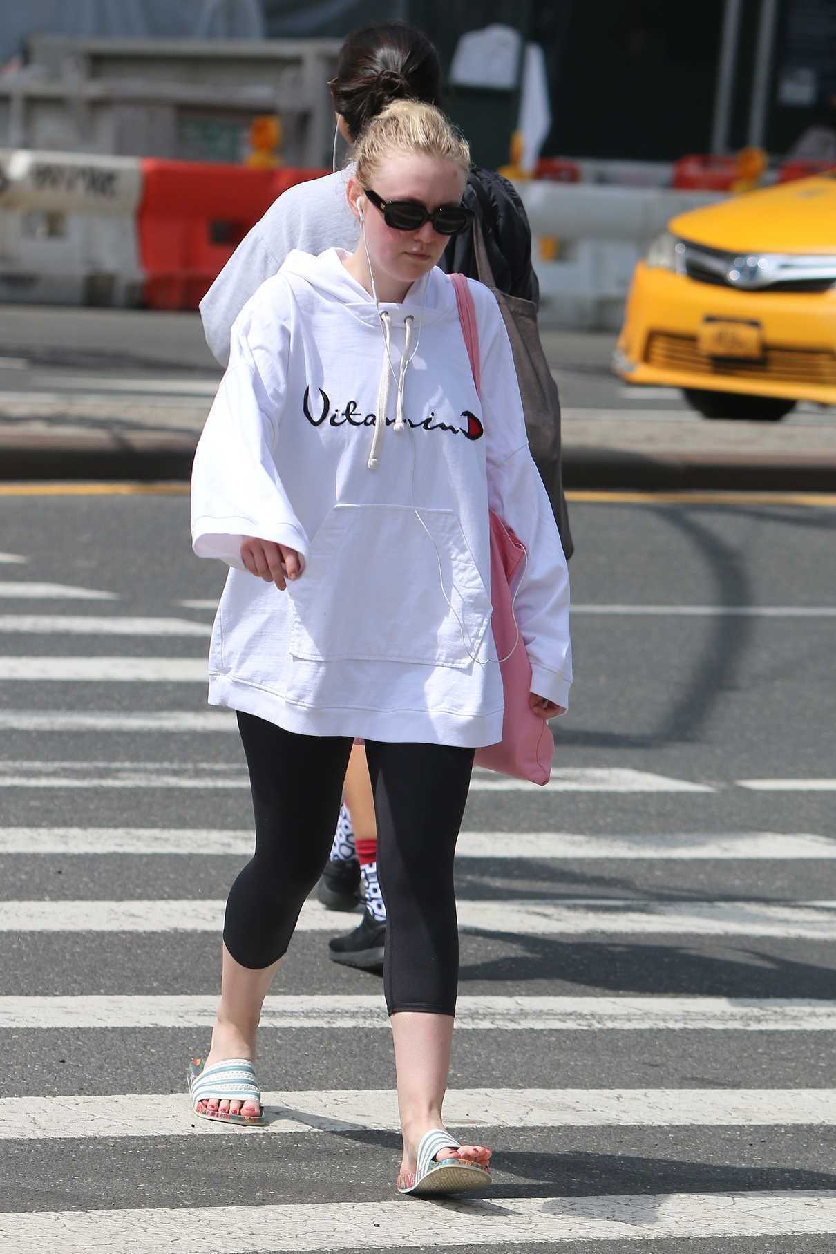 Dakota Fanning Was Spotted Out in New York City 05/07/2018-2