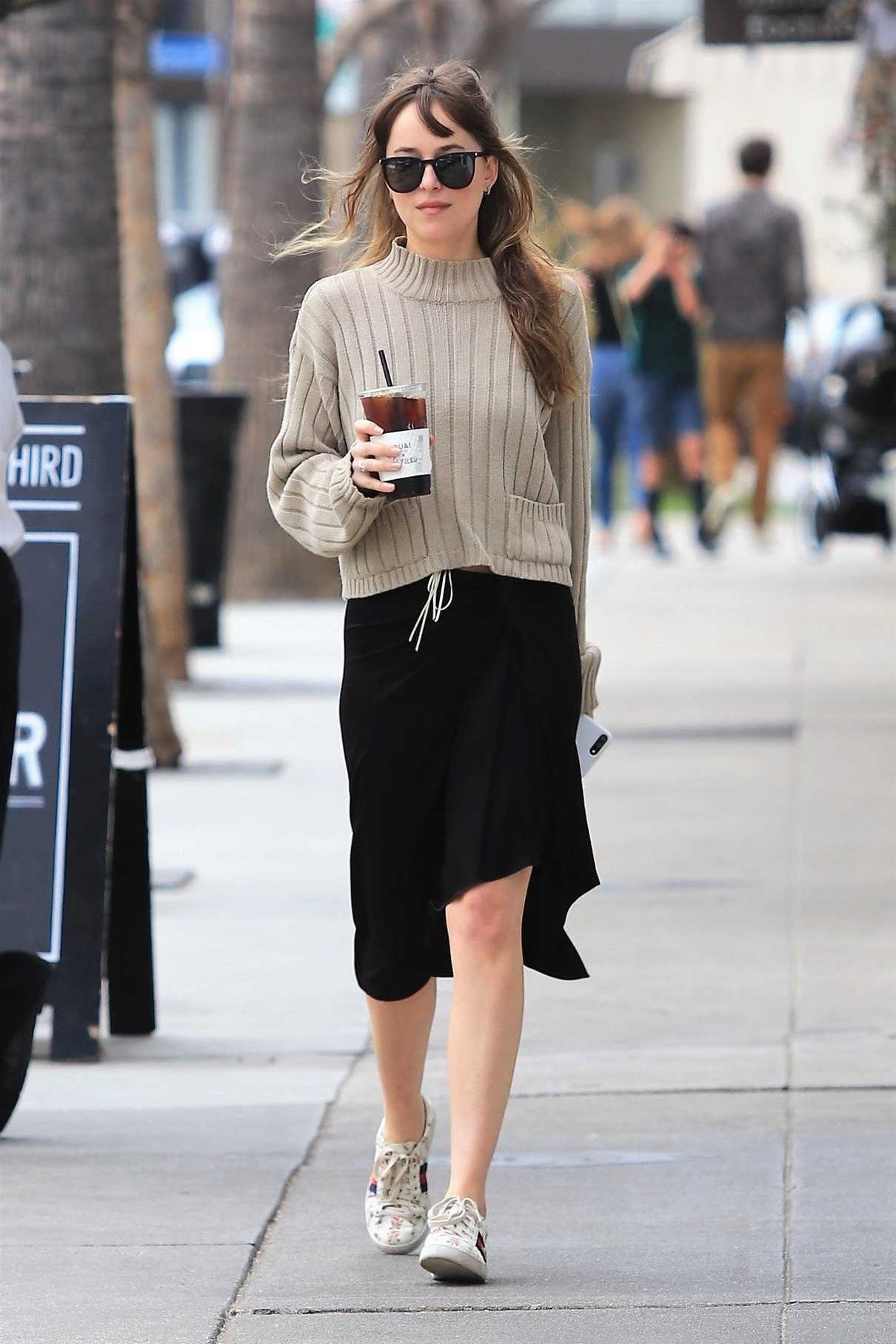 Dakota Johnson Picks up a Coffee in Los Angeles 05/18/2018-2