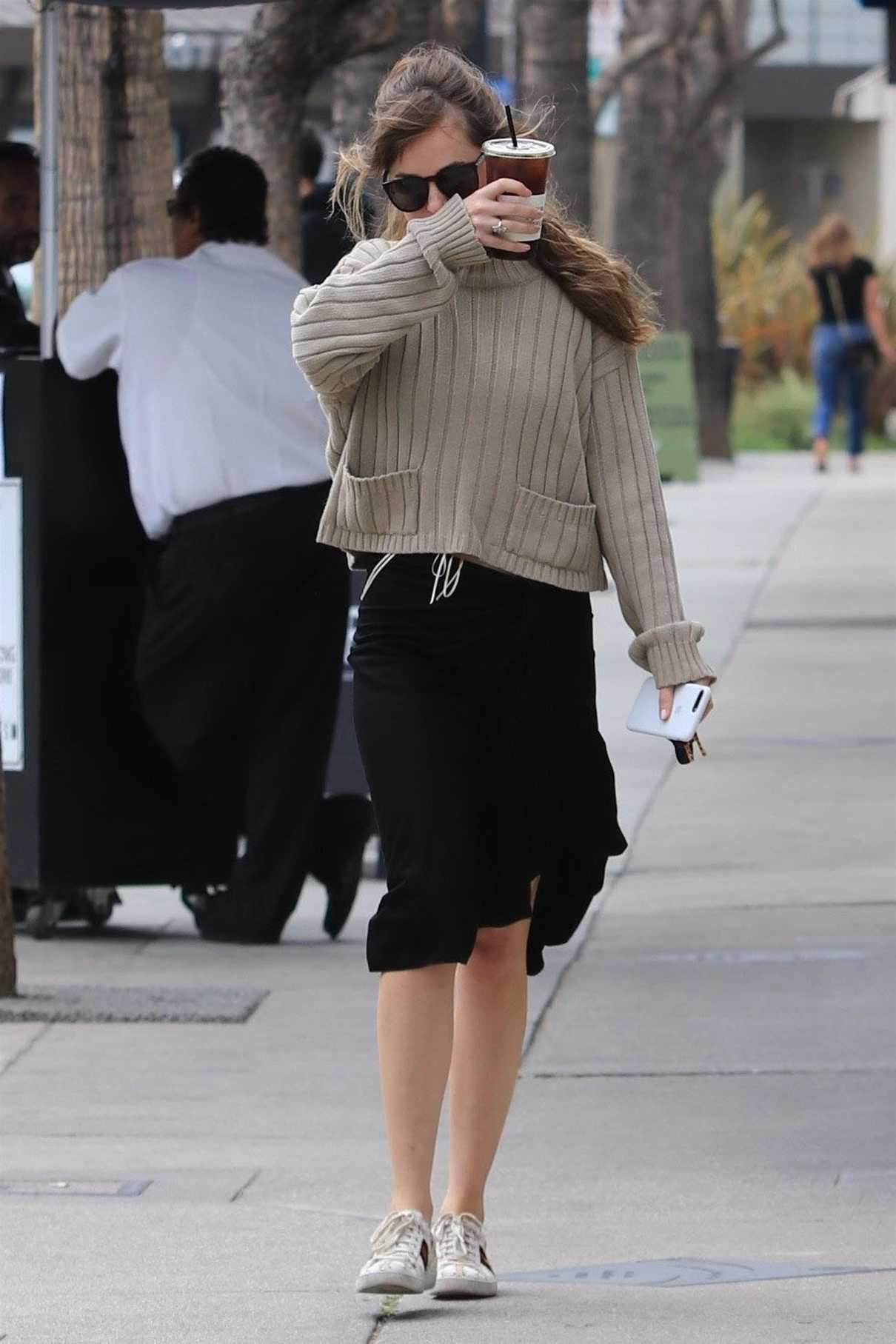 Dakota Johnson Picks up a Coffee in Los Angeles 05/18/2018-3