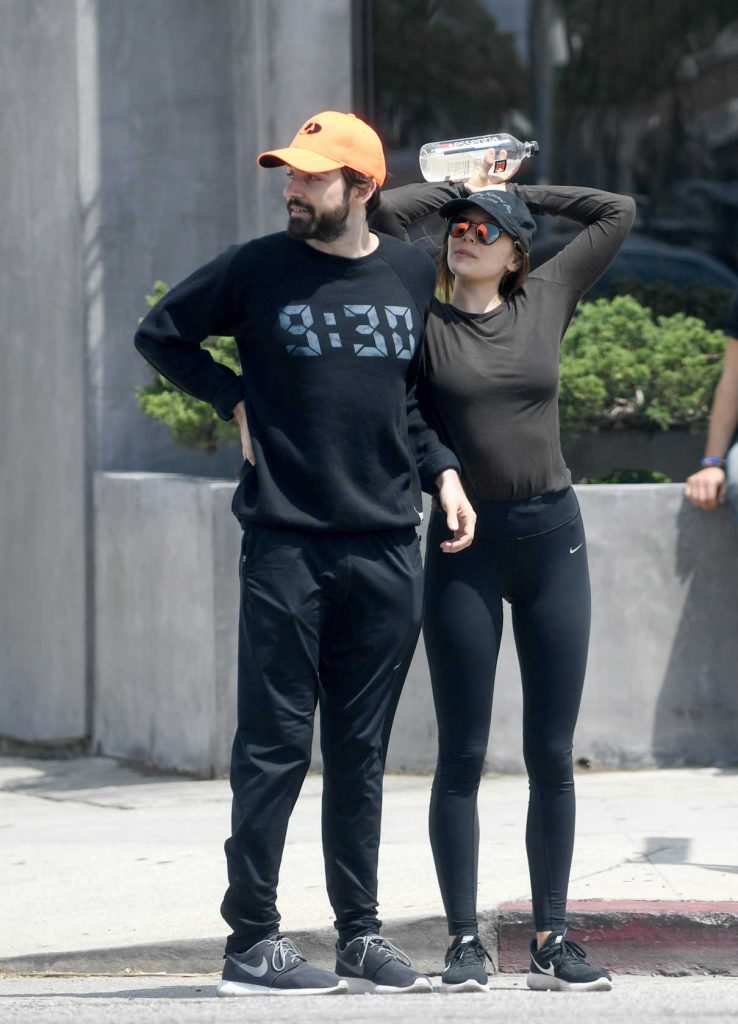 Elizabeth Olsen Leaves a Gym Session with Boyfriend Robbie Arnett in Los Angeles 05/03/2018-1