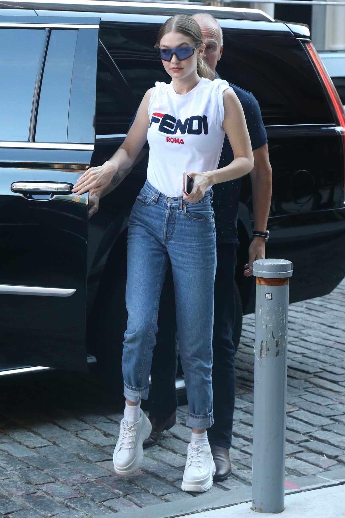 Gigi Hadid Arrives at Her Apartment in New York City 05/30/2018-2