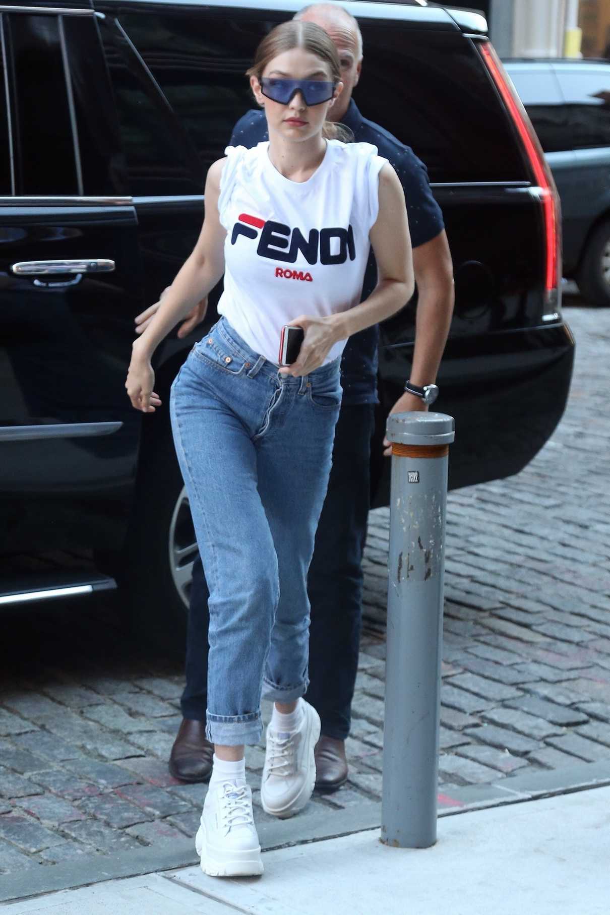 Gigi Hadid Arrives at Her Apartment in New York City 05/30/2018-3