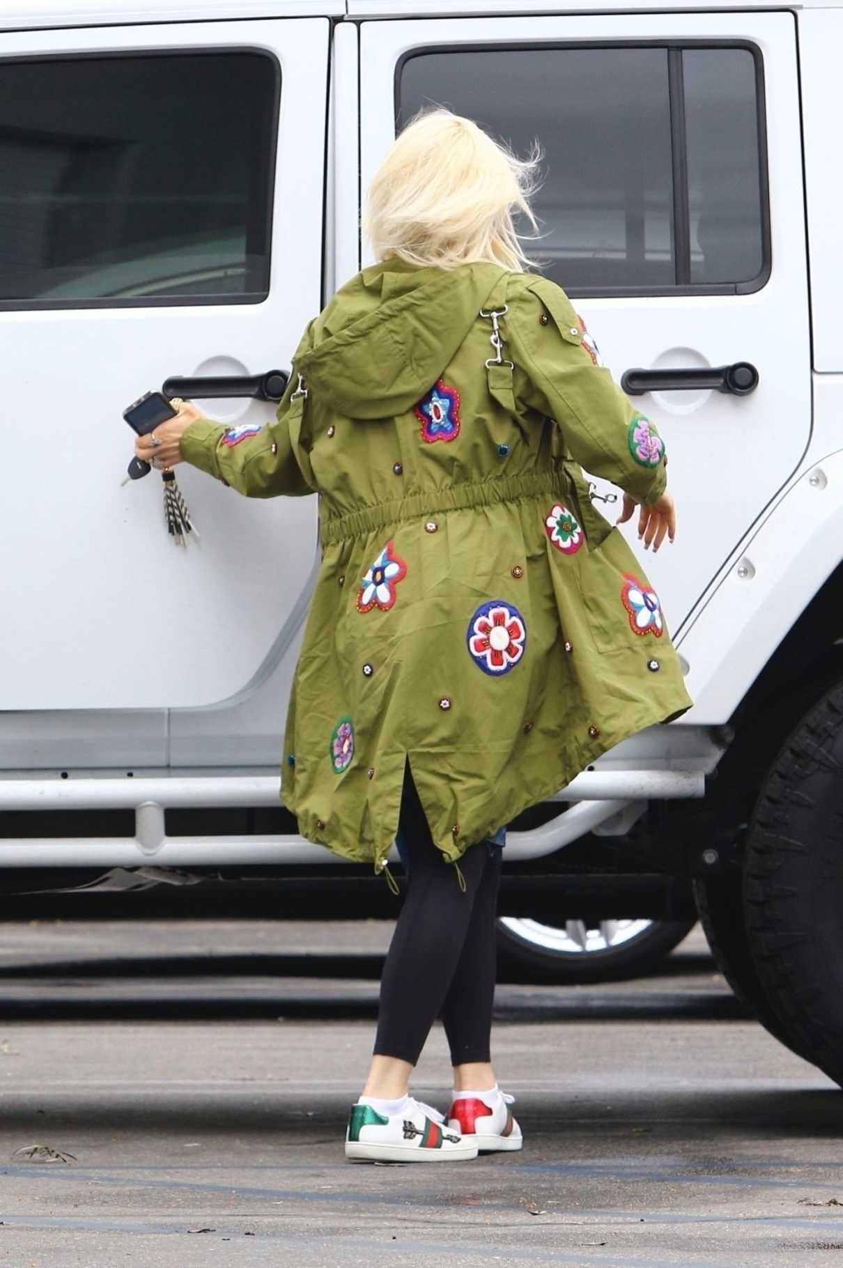 Gwen Stefani Arrives at a Studio in Los Angeles 05/01/2018-5