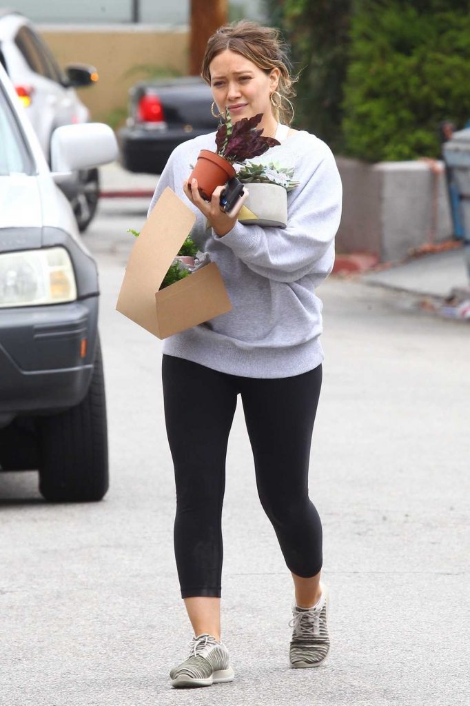 Hilary Duff Was Seen Out in Studio City 05/12/2018-1