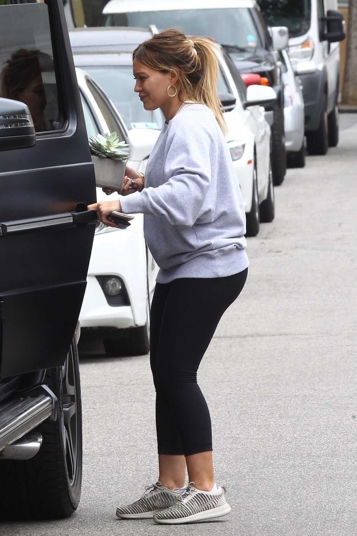 Hilary Duff Was Seen Out in Studio City 05/12/2018-4