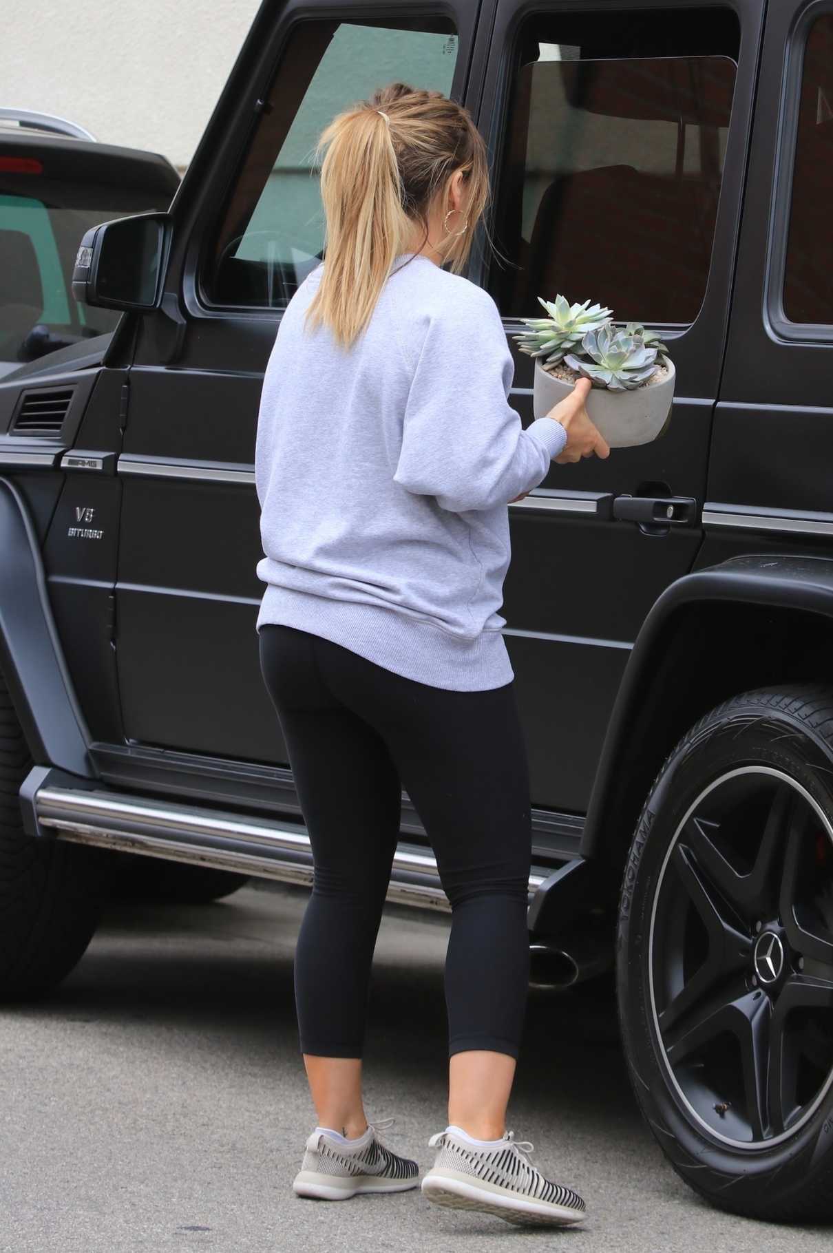 Hilary Duff Was Seen Out in Studio City 05/12/2018-5