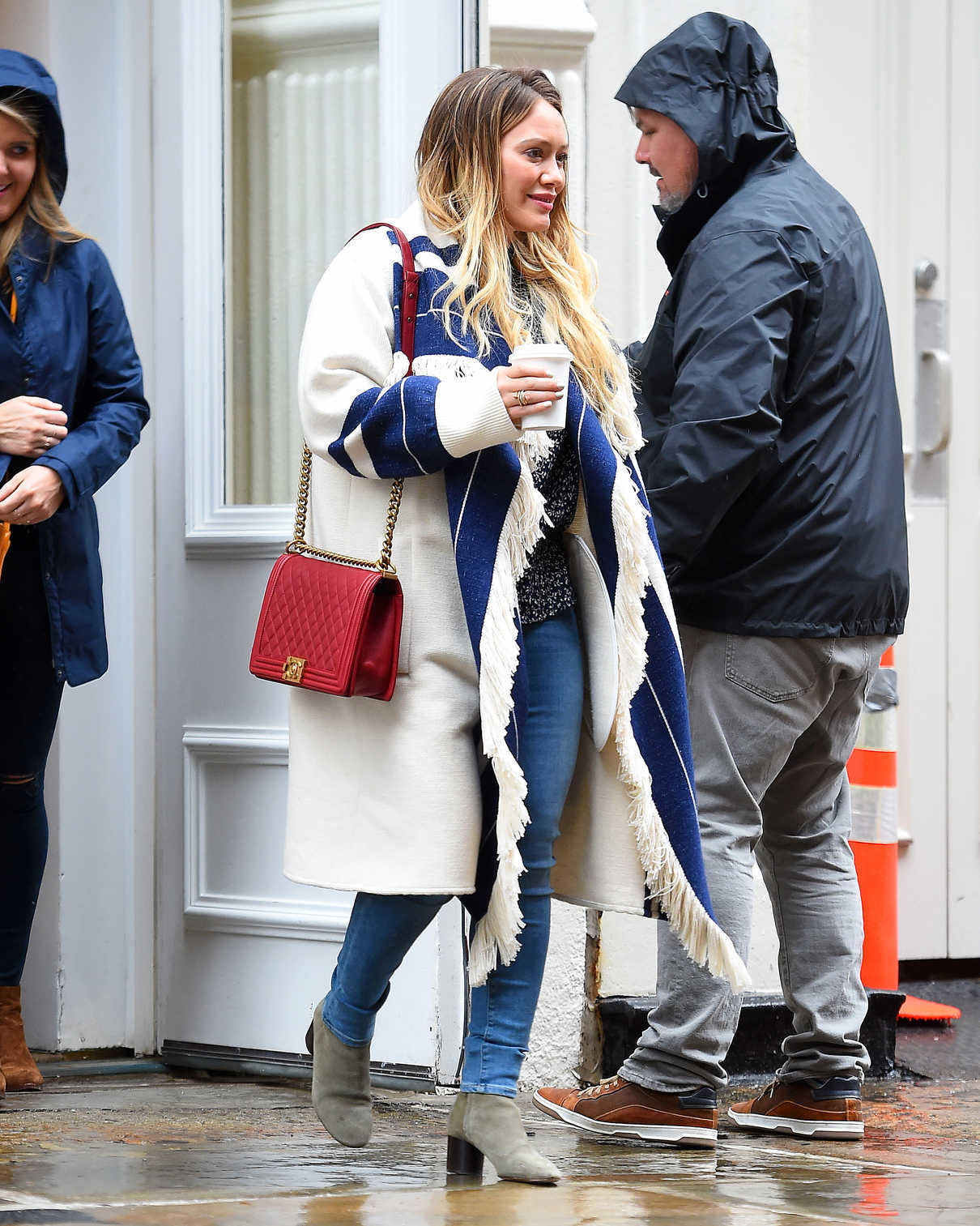 Hilary Duff Was Spotted on a Rainy Day in NYC 05/19/2018-2