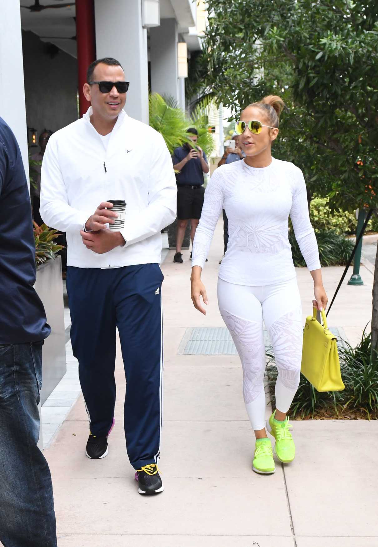 Jennifer Lopez Hits the Gym in Los Angeles 05/23/2018-2
