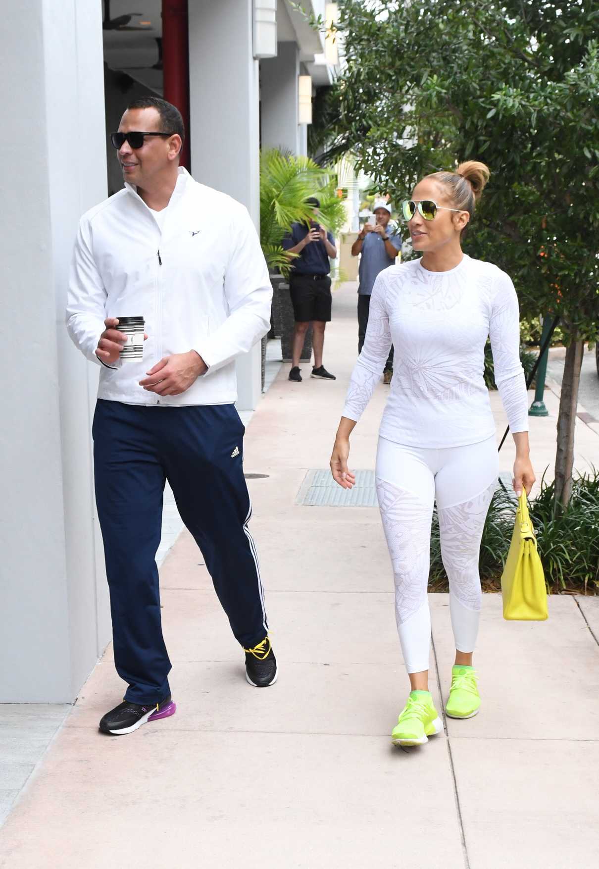 Jennifer Lopez Hits the Gym in Los Angeles 05/23/2018-3