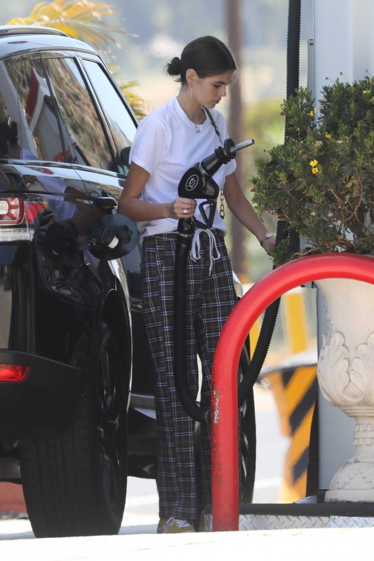 Kaia Gerber Gets Gas for Her Range Rover in Malibu 05/16/2018-5