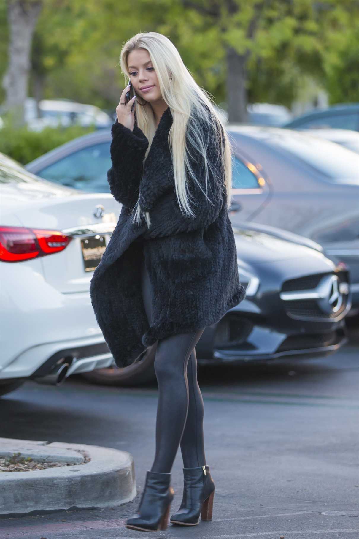 Kaylyn Slevin Was Seen Out in Calabasas 05/23/2018-5