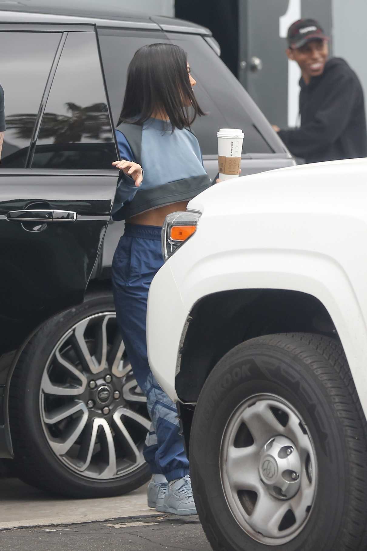 Kourtney Kardashian Grabs Coffee Out in Los Angeles 05/11/2018-3