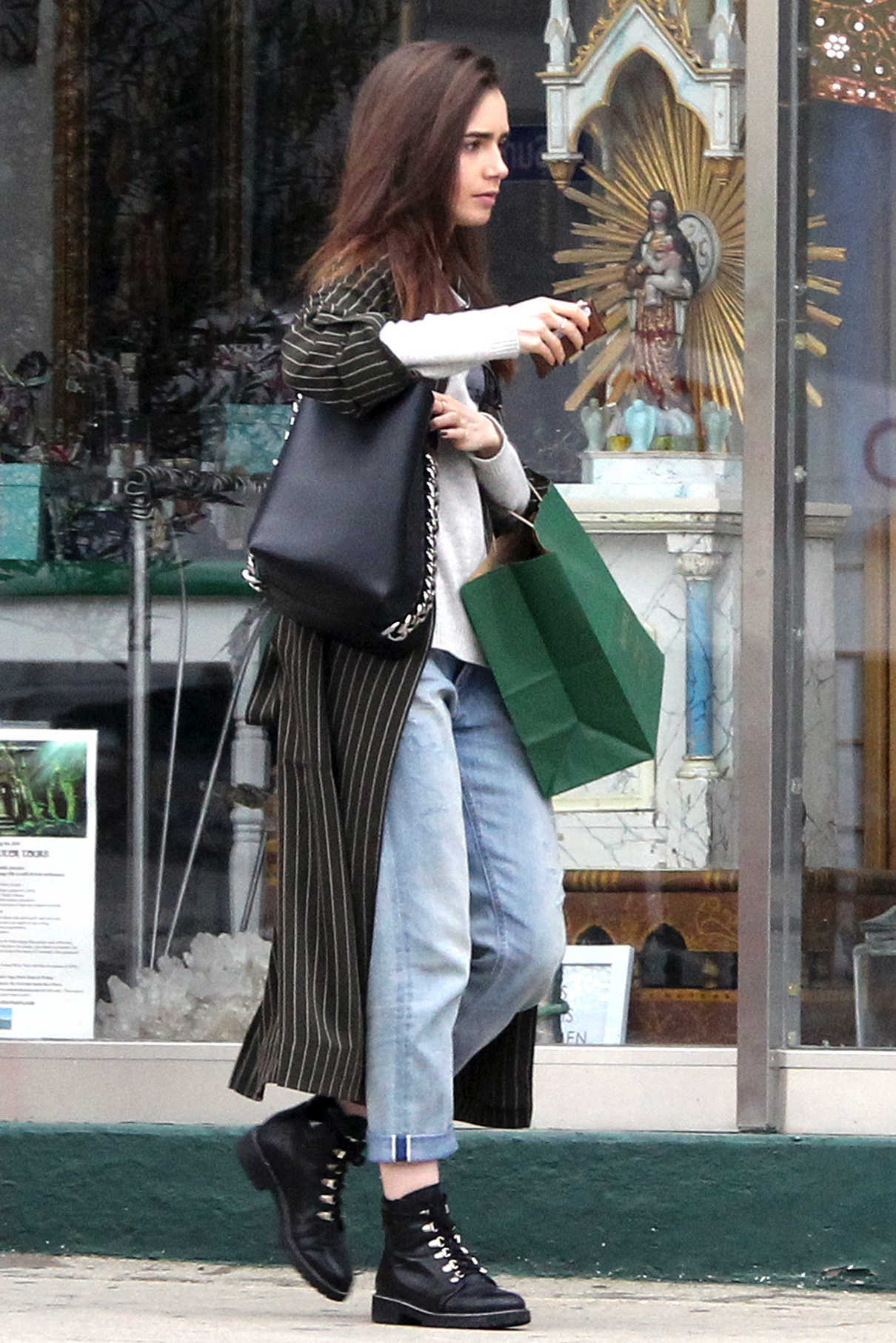 Lily Collins Goes Shopping Out in Los Angeles 05/12/2018-4