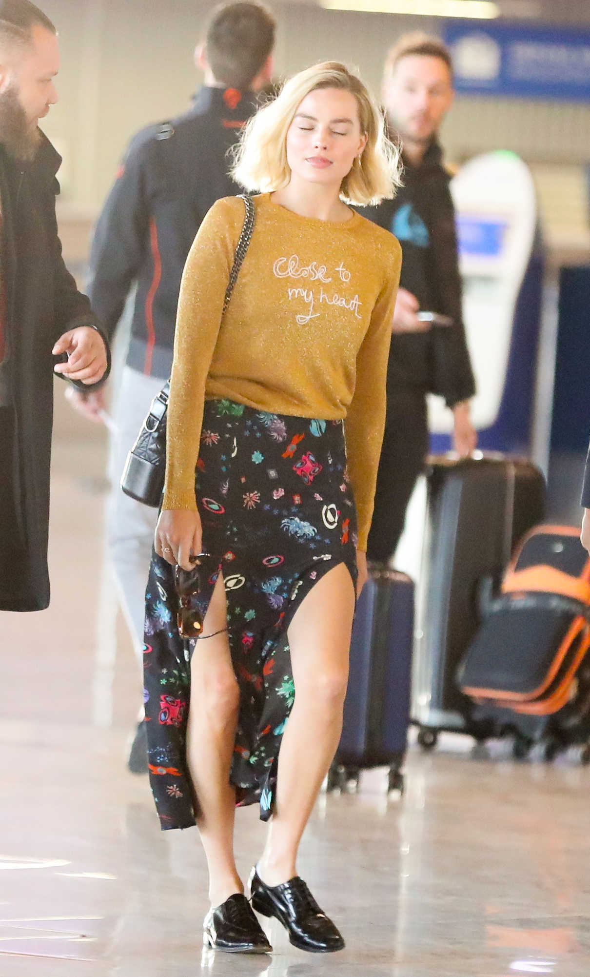 Margot Robbie Arrives at Charles-de-Gaulle Airport in Paris 05/06/2018-3