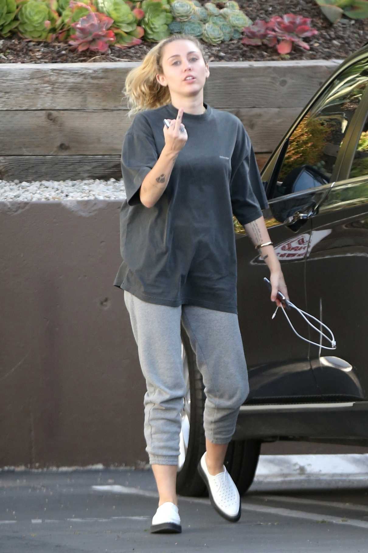 Miley Cyrus Arrives to a Nail Salon in LA 05/04/2018-2